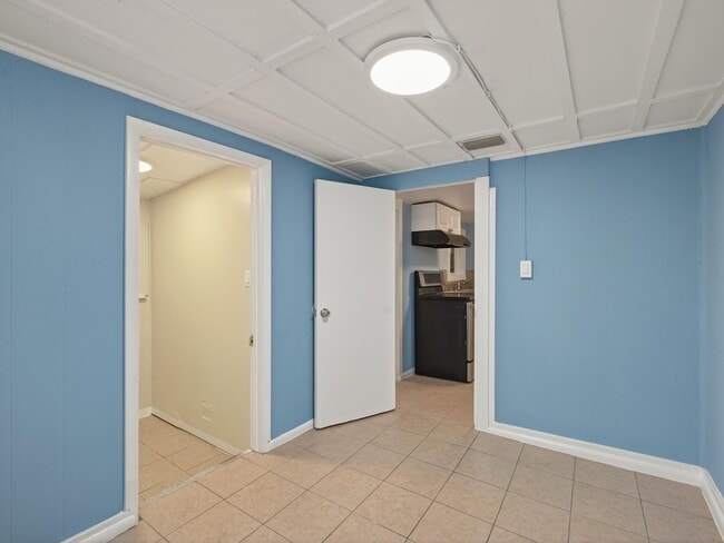 Building Photo - 964 W Lakewood Rd