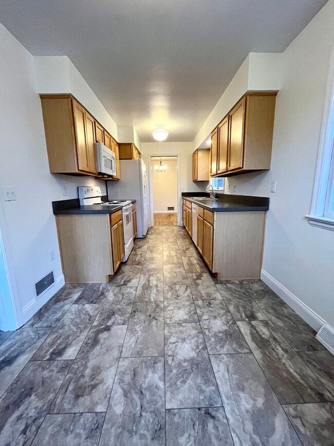 Building Photo - 2919 Rimview Dr