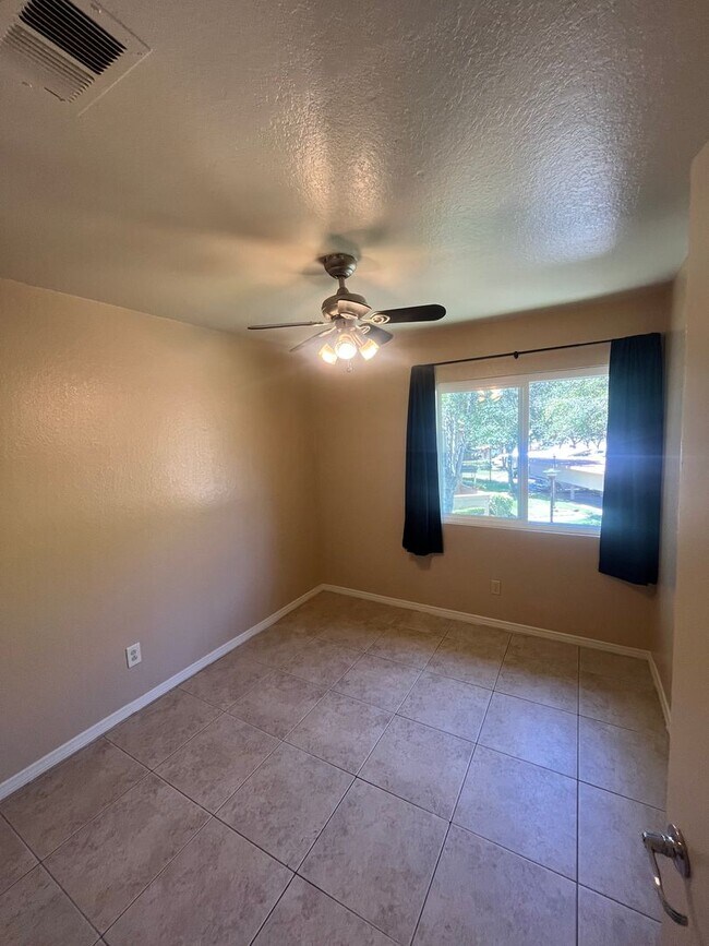 Building Photo - 11235 Avenida De Los Lobos