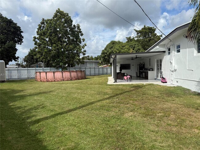 Building Photo - 27000 SW 145th Ave