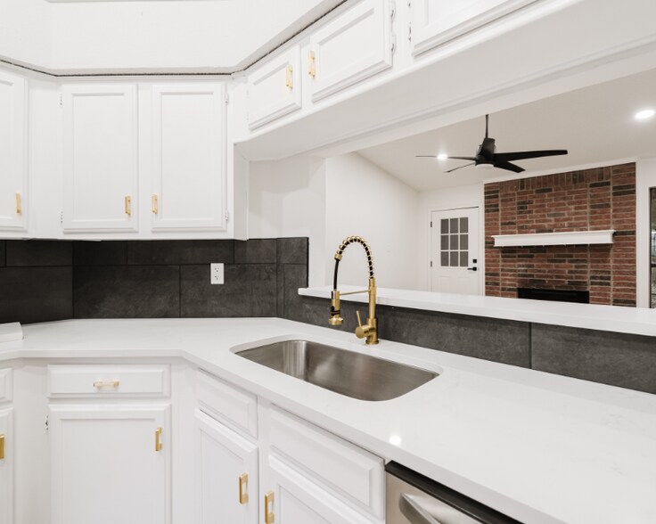 Building Photo - 301 Sheffield Dr