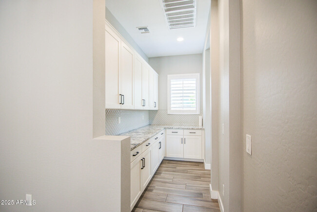 Building Photo - 7128 E Posada Ave
