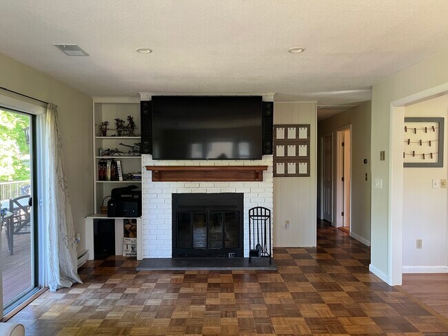 Building Photo - 18 Pinewood Shores