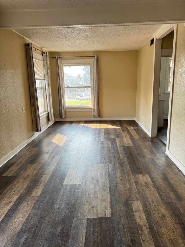 Building Photo - 1203 W Yakima Ave