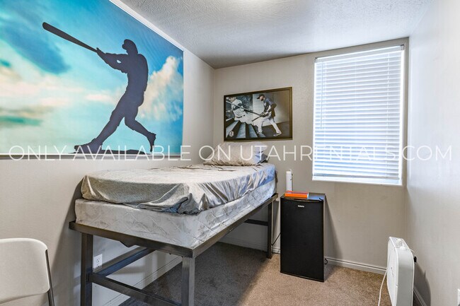 Building Photo - 892 E 700 N