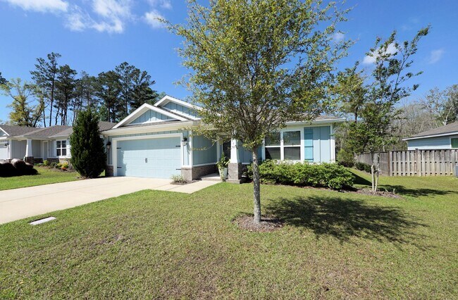 Building Photo - Central Freeport Location with Community Pool