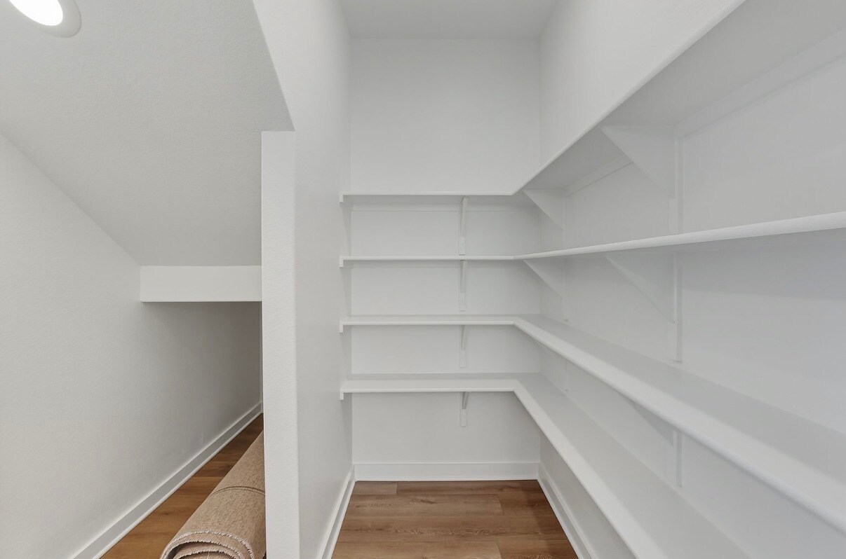 Building Photo - 480 Tailwind Dr