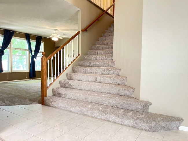 Building Photo - Beautiful 4 bed 2.5 bath 3000+sq ft
