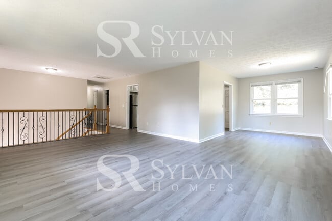 Building Photo - Your DREAM home awaits