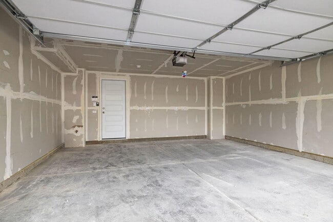 Building Photo - 17305 Ulster Dr