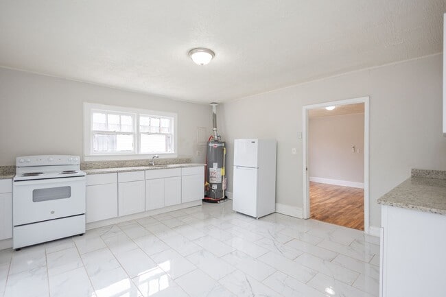 Building Photo - 486 Hammond Dr