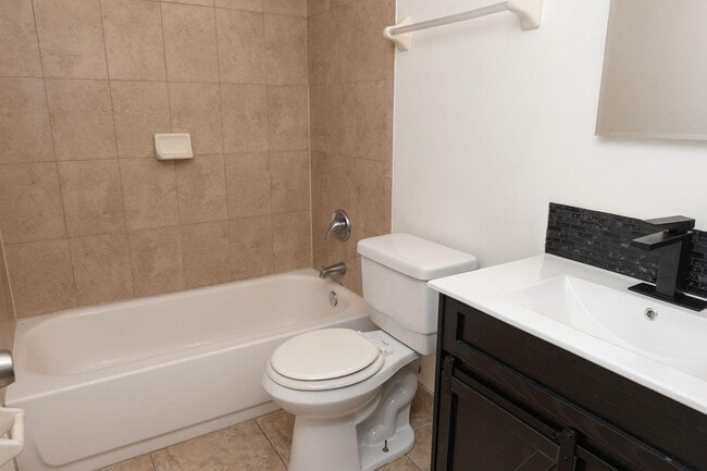 Building Photo - 1253 White Pine Dr