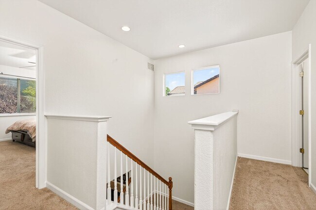 Building Photo - 6960 Rioja Ct