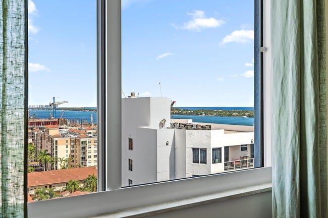 Building Photo - 1551 N Flagler Dr