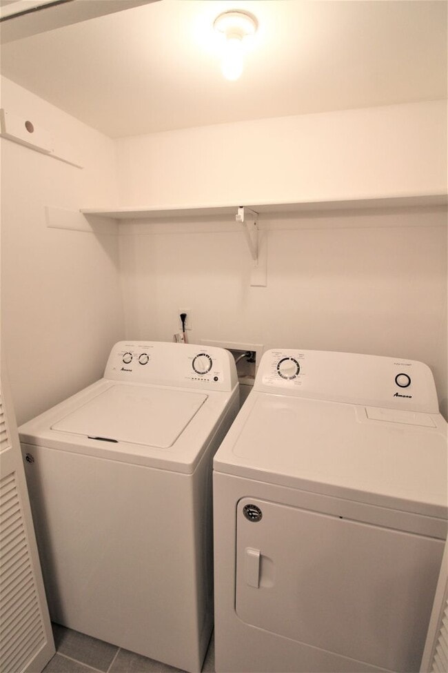Building Photo - (Coming Soon) 2 Bedroom Condo In South Park!