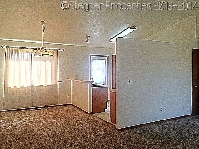 Building Photo - Great House