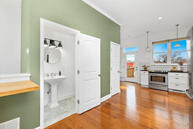 Building Photo - 526 Troost Ave