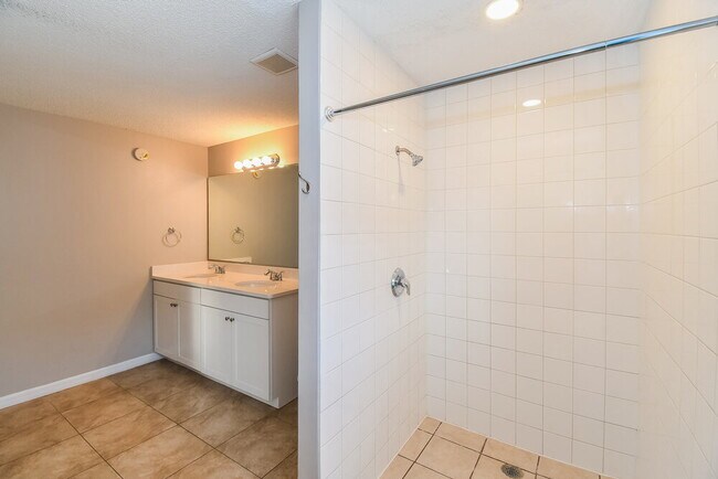 Building Photo - 481 Portobello Dr