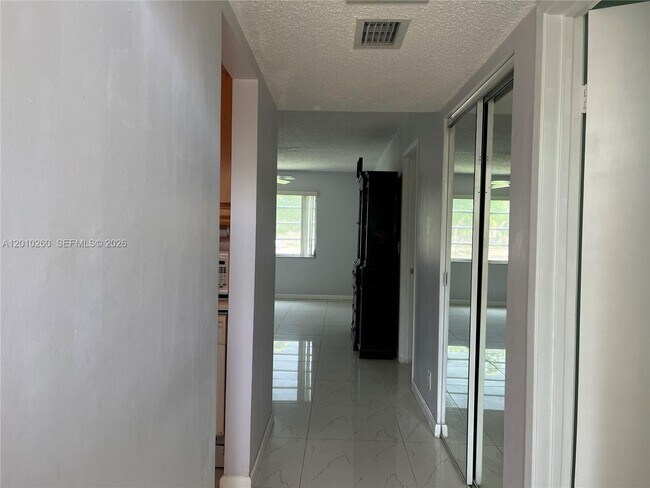 Building Photo - 200 Ashbury Rd