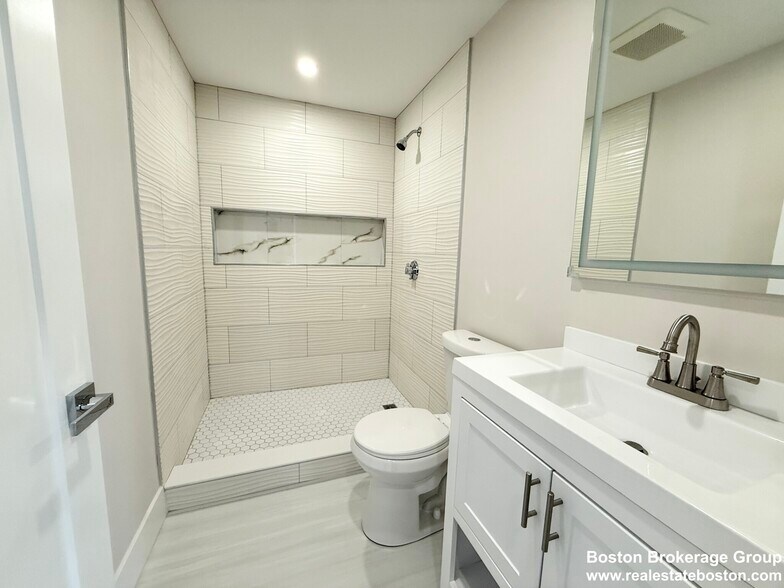 Building Photo - 10 Cawfield St