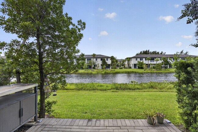 Building Photo - 1431 Pioneer Way