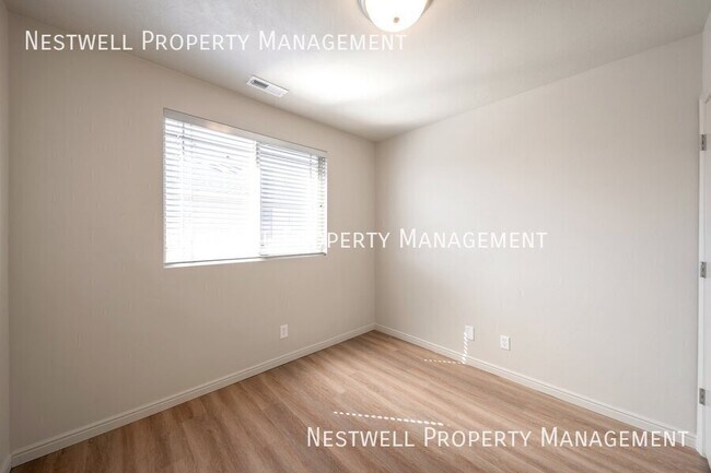 Building Photo - 999 Village River Ln