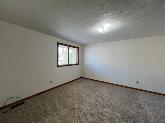 Building Photo - E Court Duplex