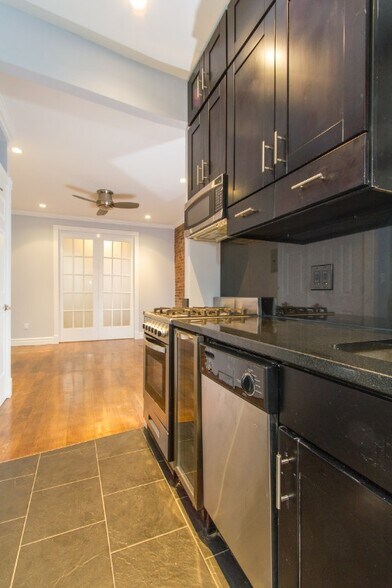Primary Photo - 219 E 28th St