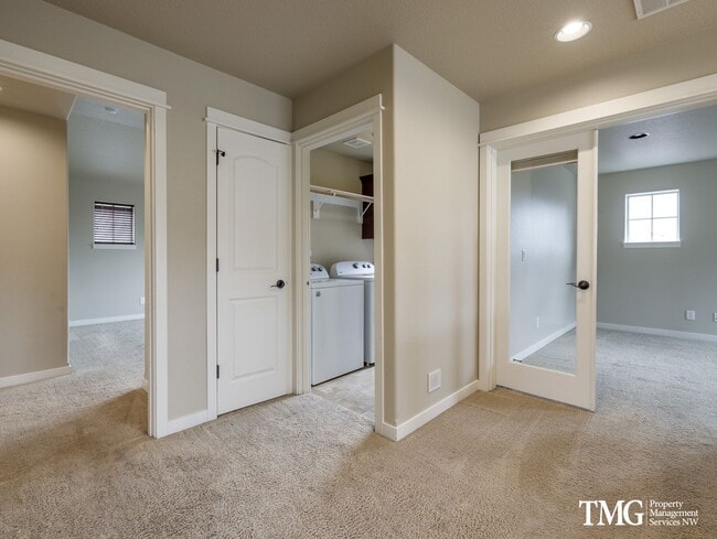 Building Photo - Beautiful 3+br/2.5ba House with office, fenced yard, 2 car garage and AC