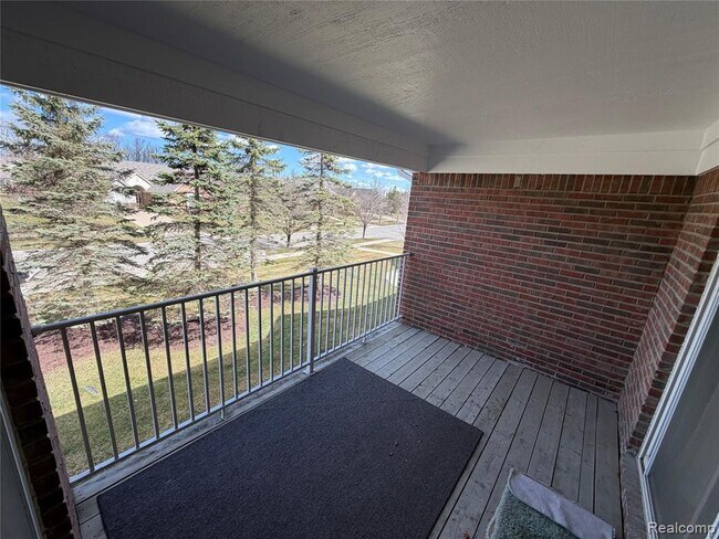 Building Photo - 16751 Carriage Wy