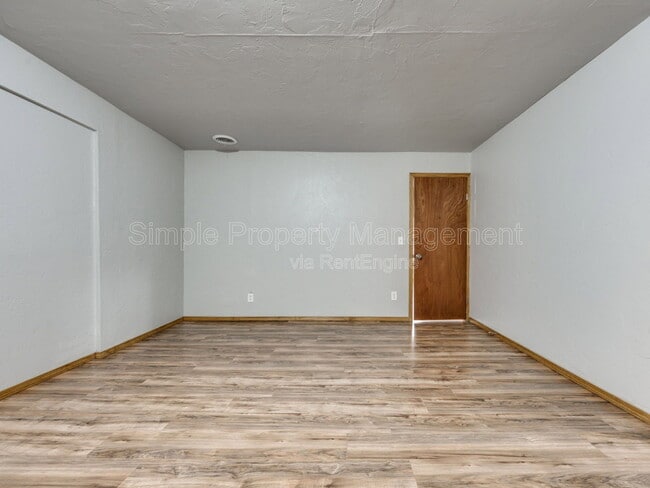 Building Photo - 1802 S Dille Ave