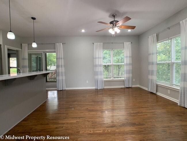 Building Photo - 3 Bedroom Home For Rent | Offered by Midwe...