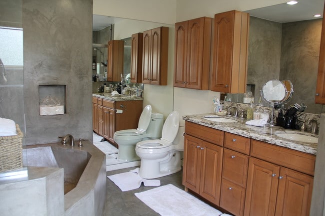 Building Photo - 9042 Phyllis Ave