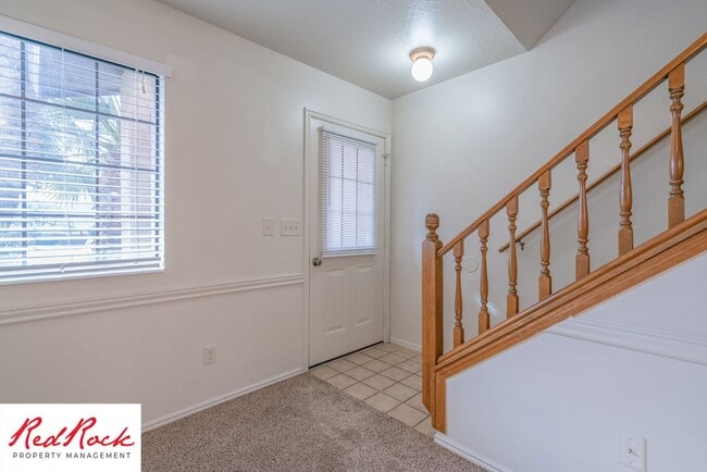 Building Photo - Charming 2 Bedroom Townhome