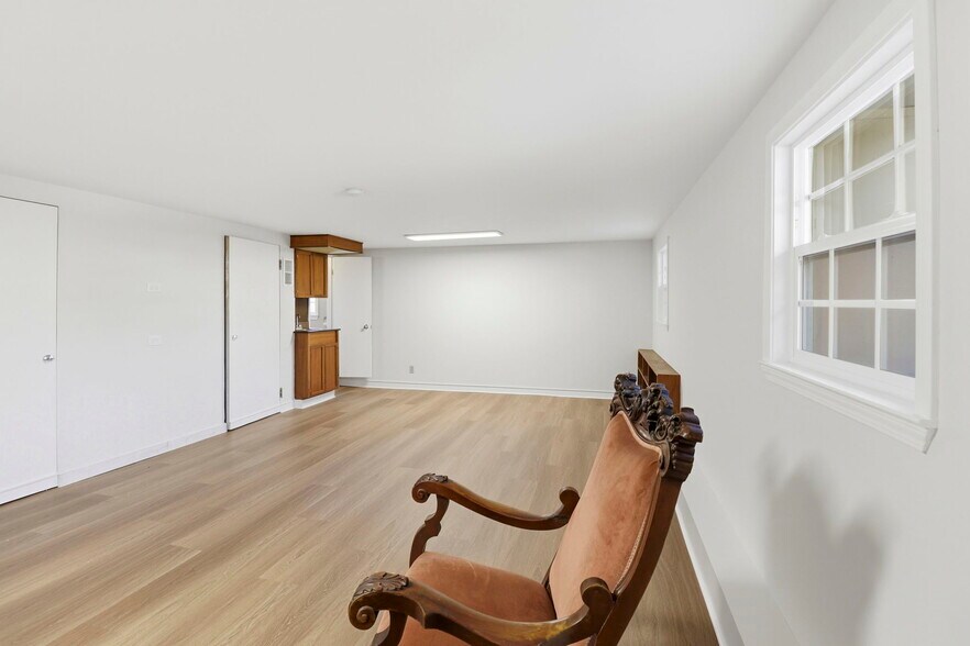 Building Photo - 740 Laurel Ave