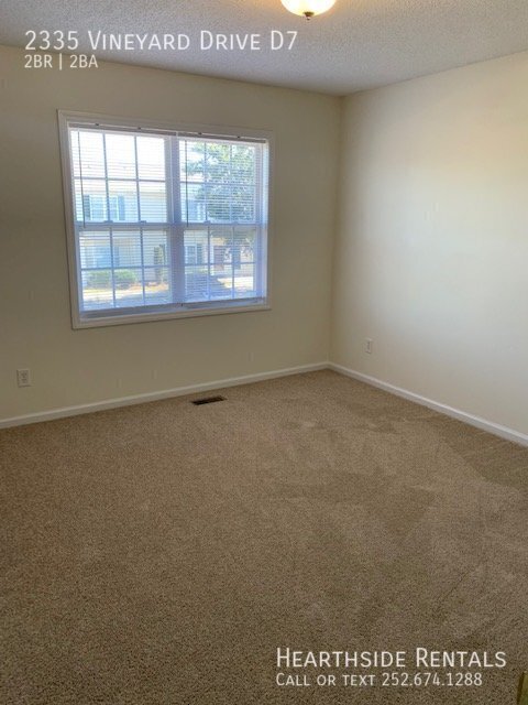 Building Photo - 2335 Vineyard Dr