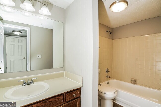 Building Photo - 2318 Wellington Cir