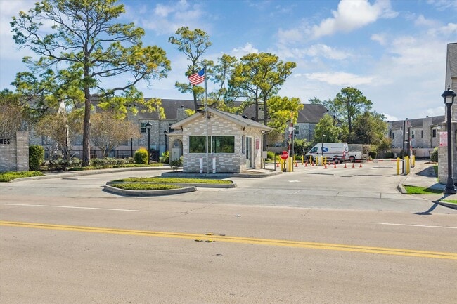 Building Photo - 2968 Holly Hall St