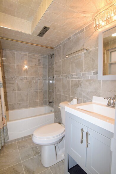 Building Photo - 5025 Carol St