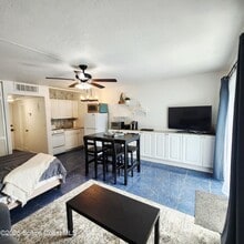 Building Photo - 221 Columbia Dr