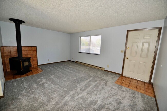 Building Photo - 3 bed 2 bath rancher duplex close to Hayden Lake