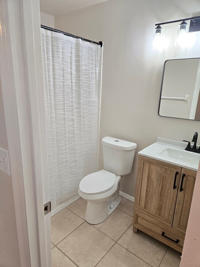 Building Photo - 3543 Diamond Terrace