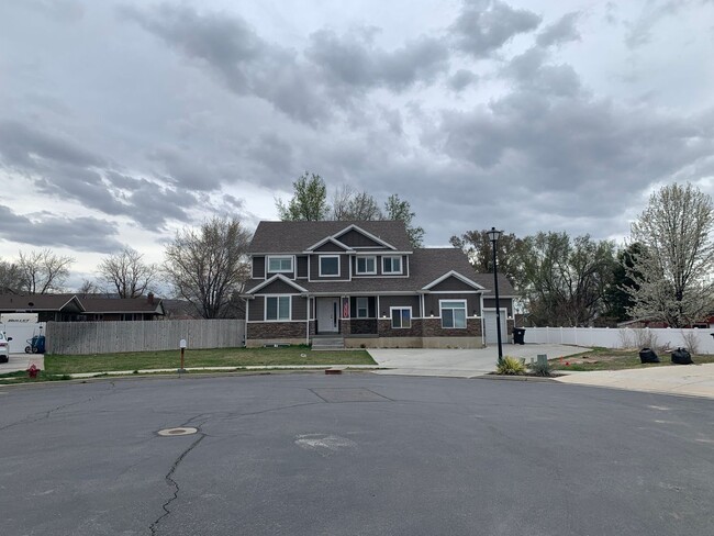 Building Photo - Beautiful 5 Bed/3.5 bath in Bountiful!