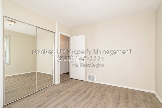 Building Photo - 10300 Ross Cir