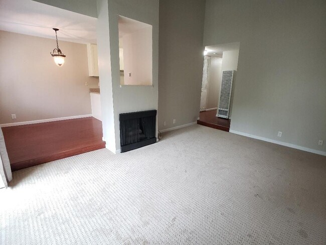 Building Photo - 2 Bed 2 Bath Condo In Walnut Creek