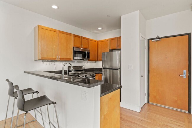 Building Photo - Lovely 2 Bed, 1.5 Bi-Level Hayes Valley Co...