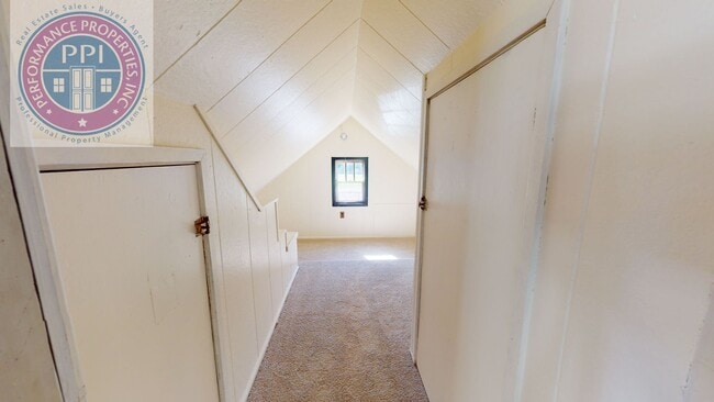 Building Photo - Lake Oswego First Addition - Craftsman Style, Across From George Roger's Park