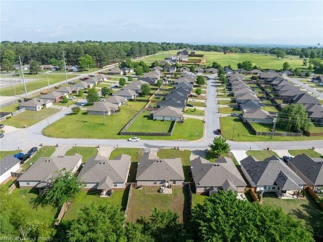 Building Photo - 2409 Crestview Ln