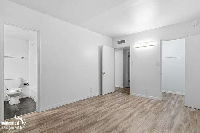 Building Photo - Modern 2Bdm 2Ba Condo in Phoenix Midtown with Pool Views