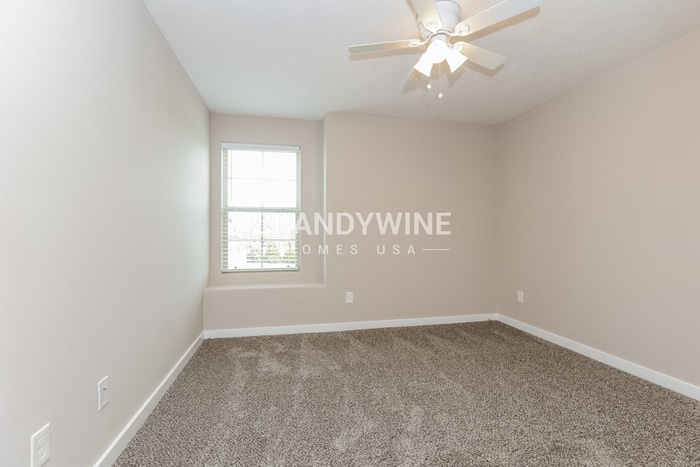 Building Photo - 2516 Lightbend Dr